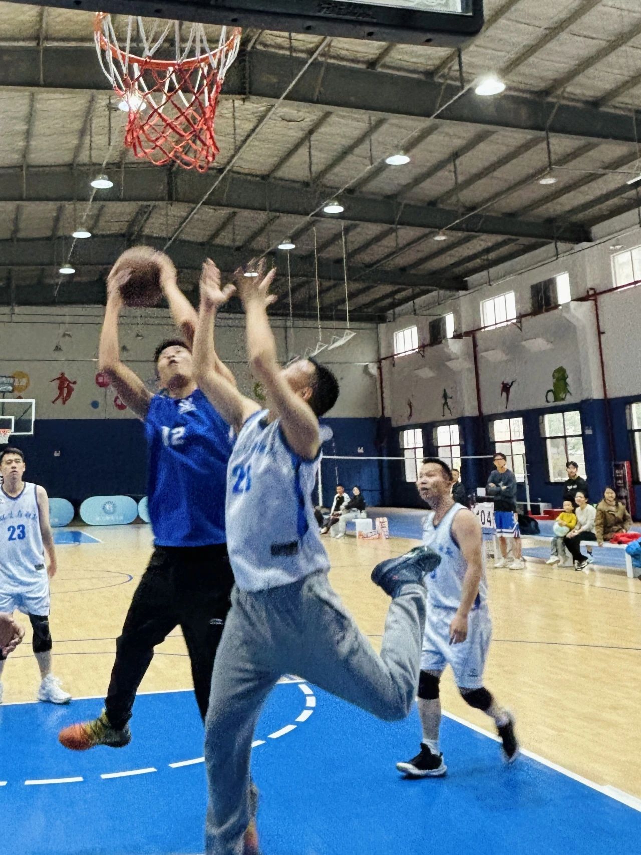 “以球結緣促交流，友誼籃球展風采” —挺進環保與江西省第七地質大隊開展友誼籃球賽